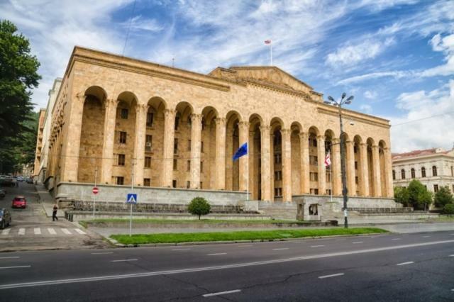 Parliament On Rustaveli Studio Tbilisi Exterior photo